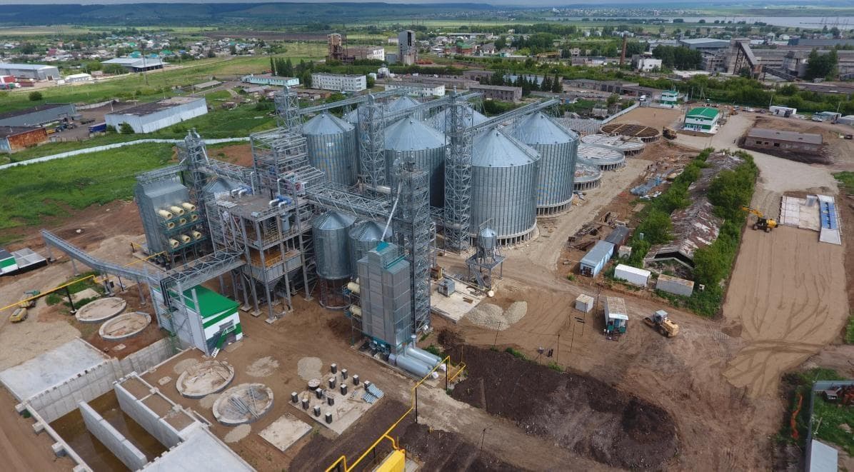 Silos y naves del Parque Agroindustrial Zaman